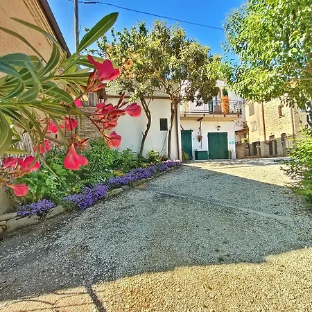 Rustico Su Due Piani Apartmán *